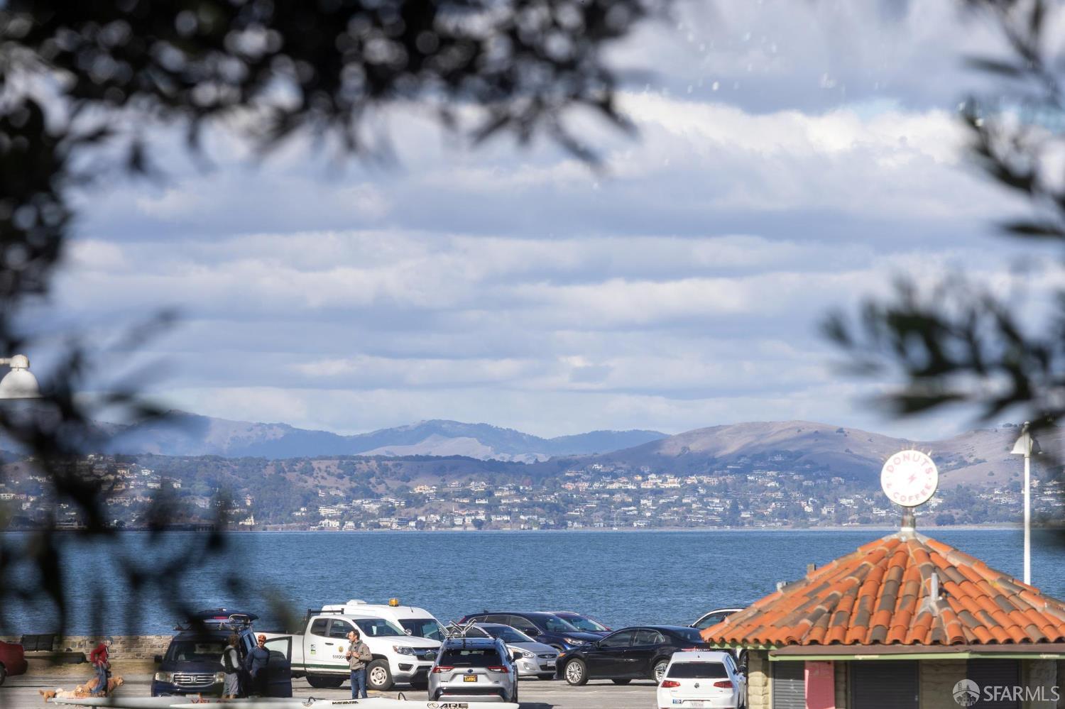 Detail Gallery Image 11 of 25 For 3666 Baker St, San Francisco,  CA 94123 - 4 Beds | 3/1 Baths