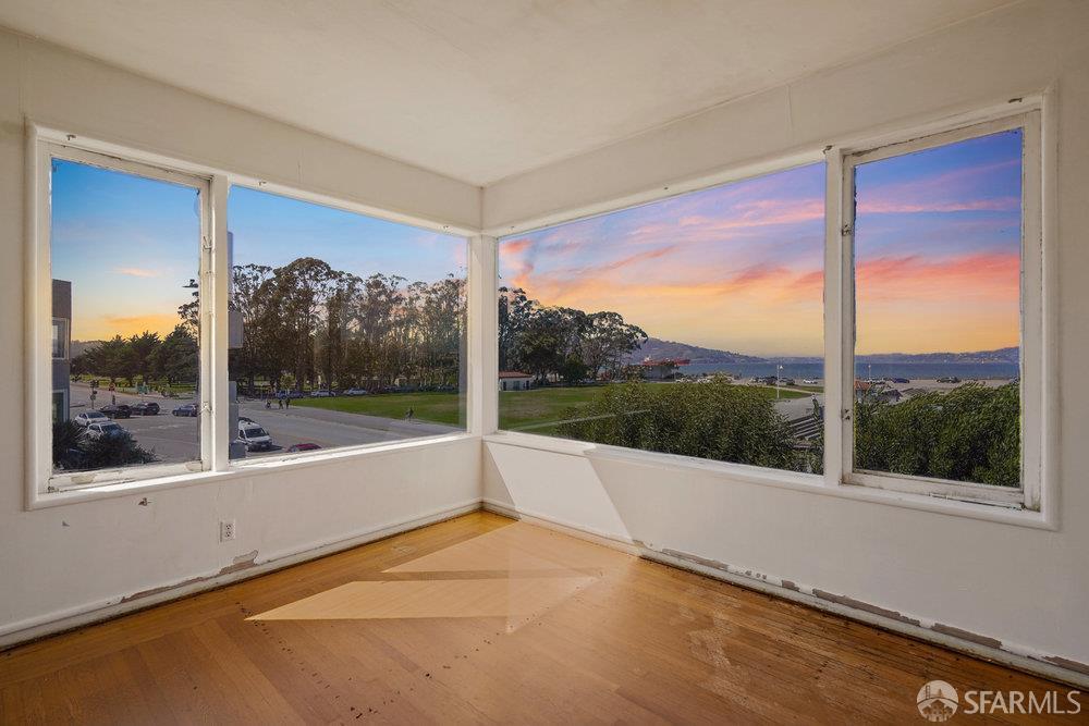 Detail Gallery Image 17 of 25 For 3666 Baker St, San Francisco,  CA 94123 - 4 Beds | 3/1 Baths