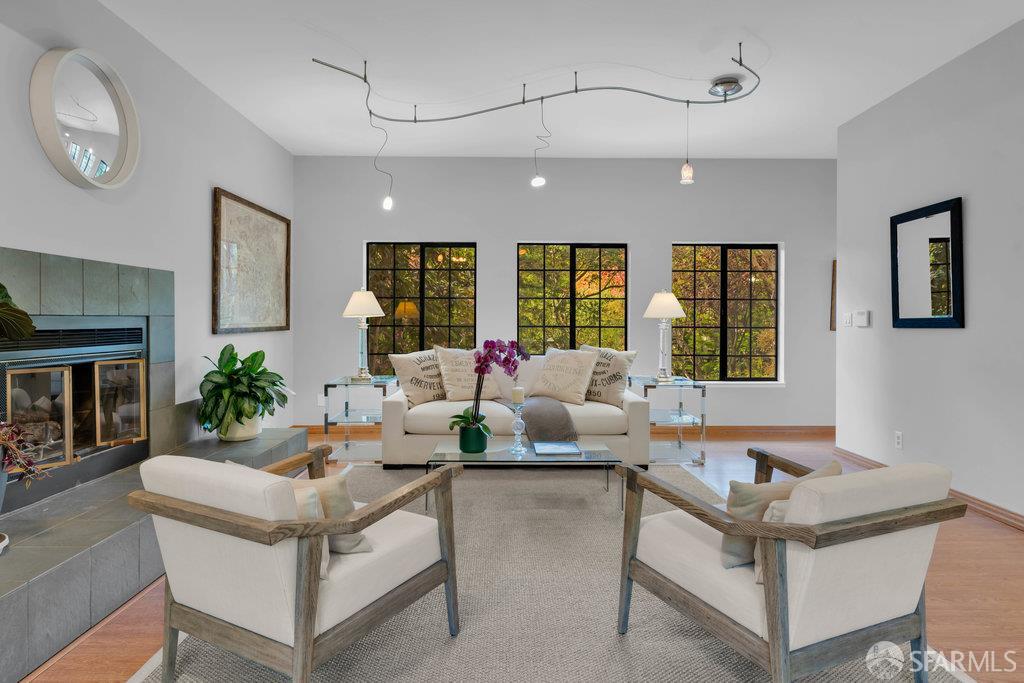 Detail Gallery Image 13 of 58 For 1647 Trestle Glen Rd, Oakland,  CA 94610 - 4 Beds | 2/1 Baths