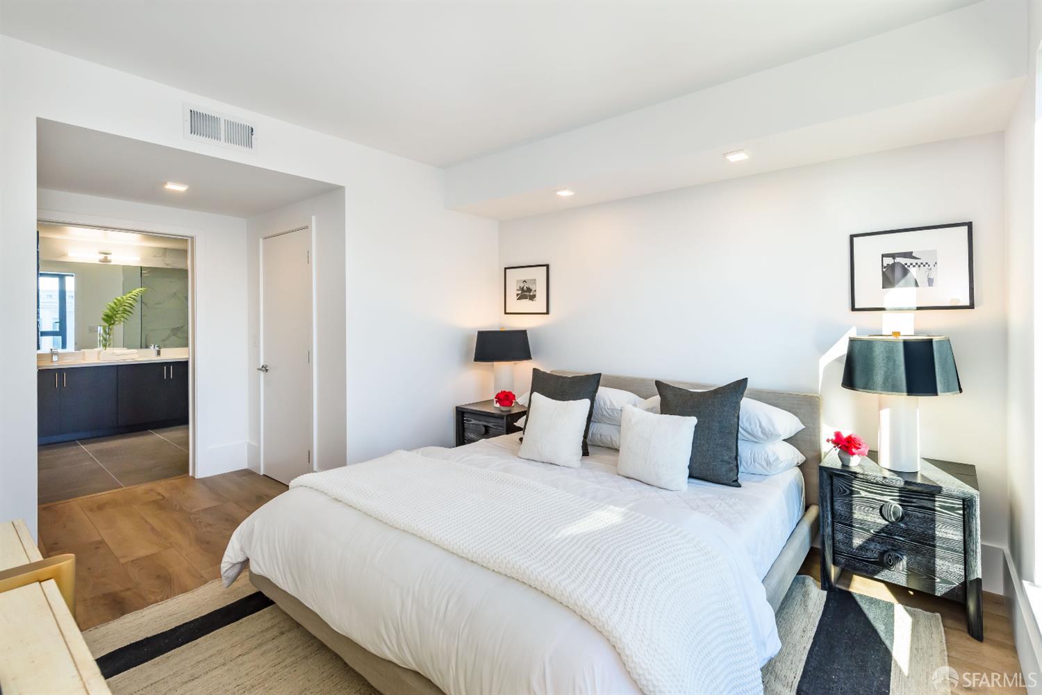 Photo #12: 425077616 Listing: Photo #12