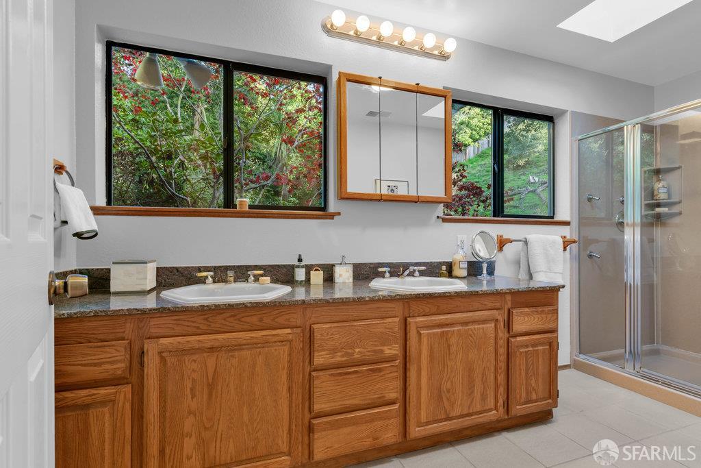 Detail Gallery Image 31 of 58 For 1647 Trestle Glen Rd, Oakland,  CA 94610 - 4 Beds | 2/1 Baths
