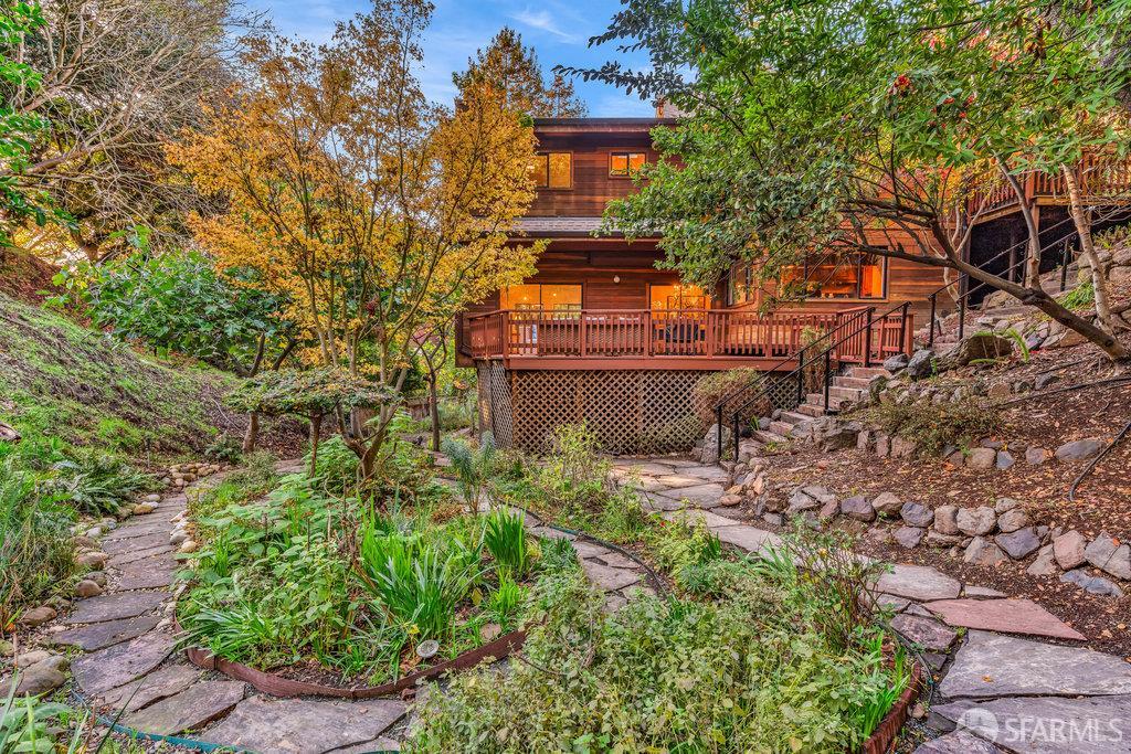 Detail Gallery Image 10 of 58 For 1647 Trestle Glen Rd, Oakland,  CA 94610 - 4 Beds | 2/1 Baths