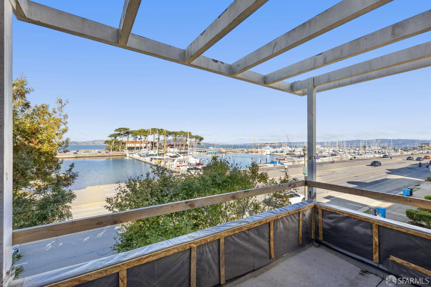 Detail Gallery Image 10 of 25 For 3666 Baker St, San Francisco,  CA 94123 - 4 Beds | 3/1 Baths