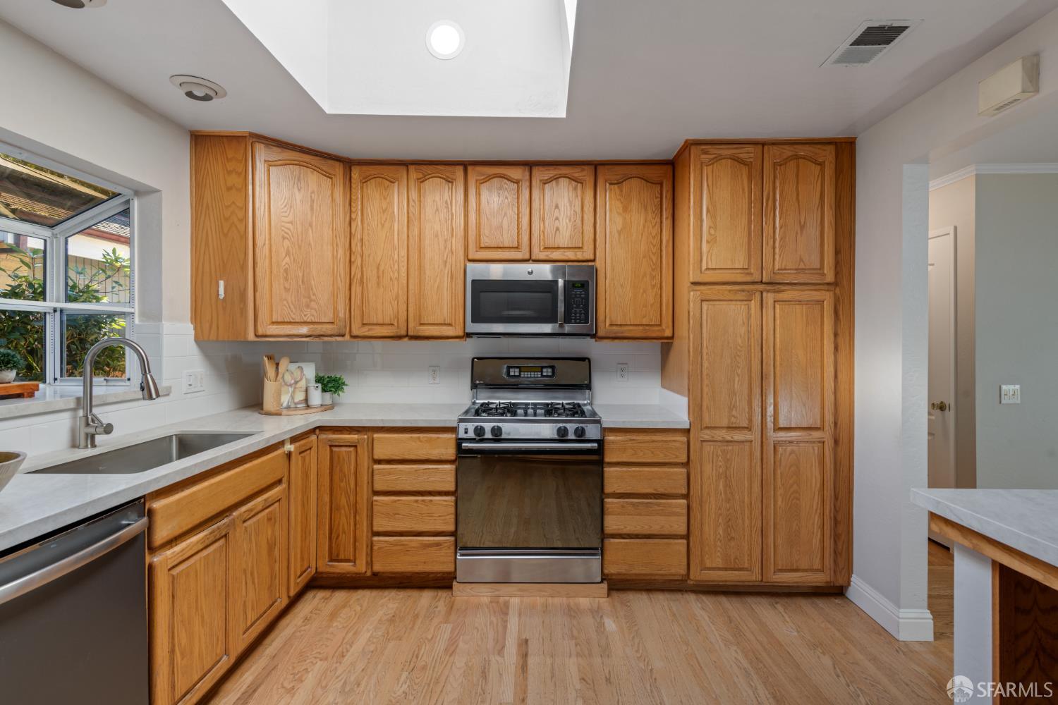 1284 Columbus