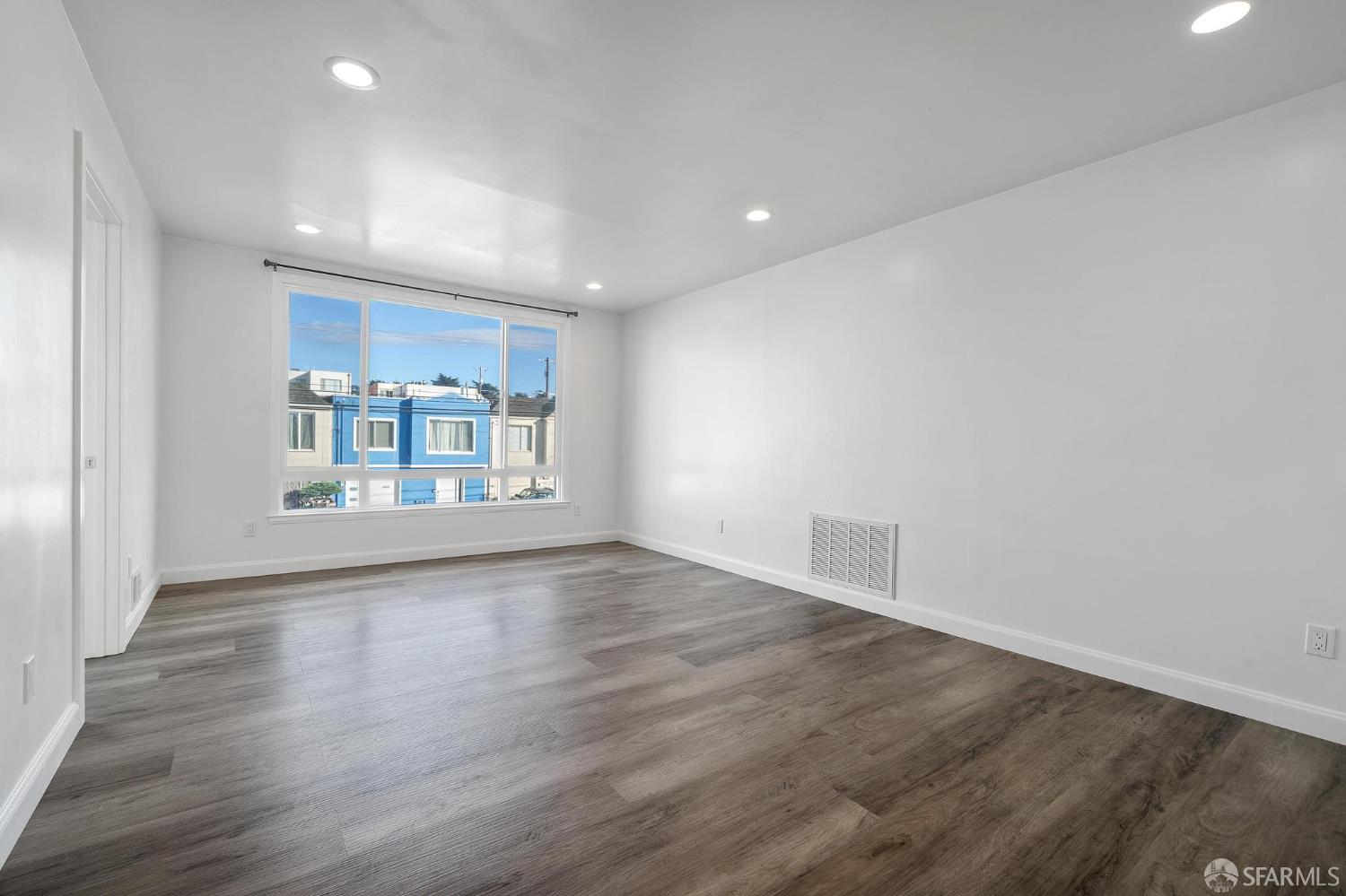 Detail Gallery Image 8 of 74 For 1983 42nd Ave, San Francisco,  CA 94116 - 4 Beds | 2/1 Baths