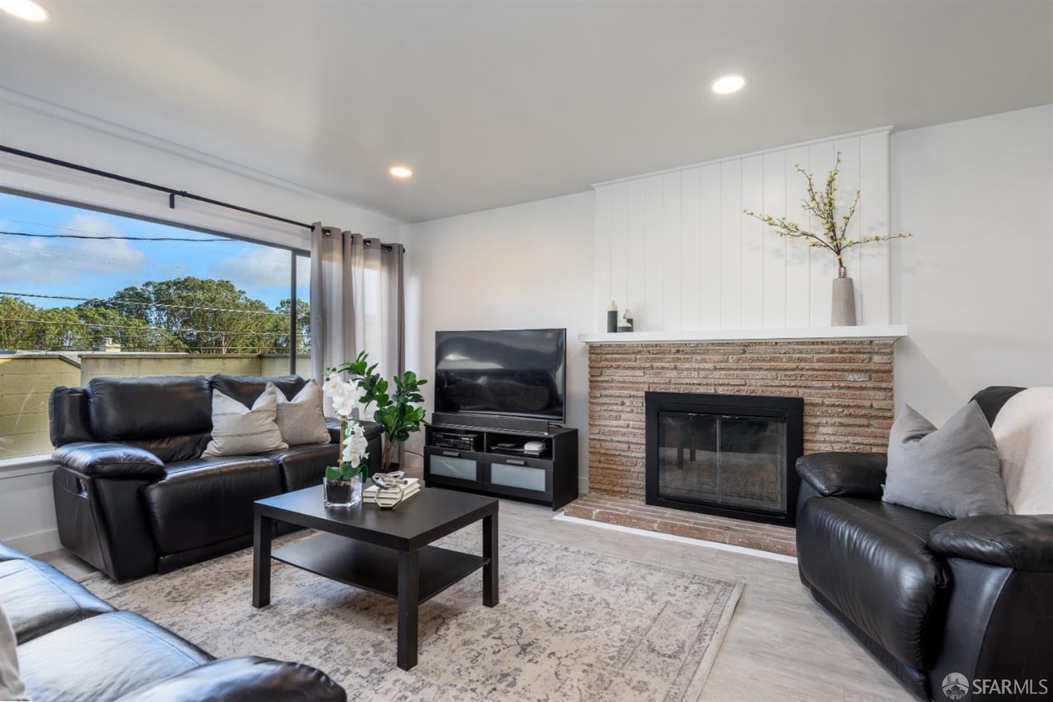 Detail Gallery Image 5 of 25 For 691 Stoneyford Dr, Daly City,  CA 94015 - 6 Beds | 3 Baths