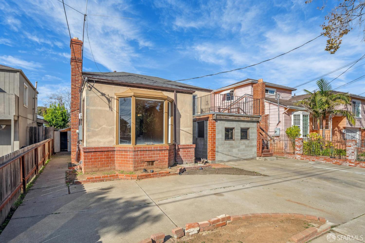 Detail Gallery Image 3 of 66 For 127 Grove St, Richmond,  CA 94804 - 3 Beds | 1/1 Baths