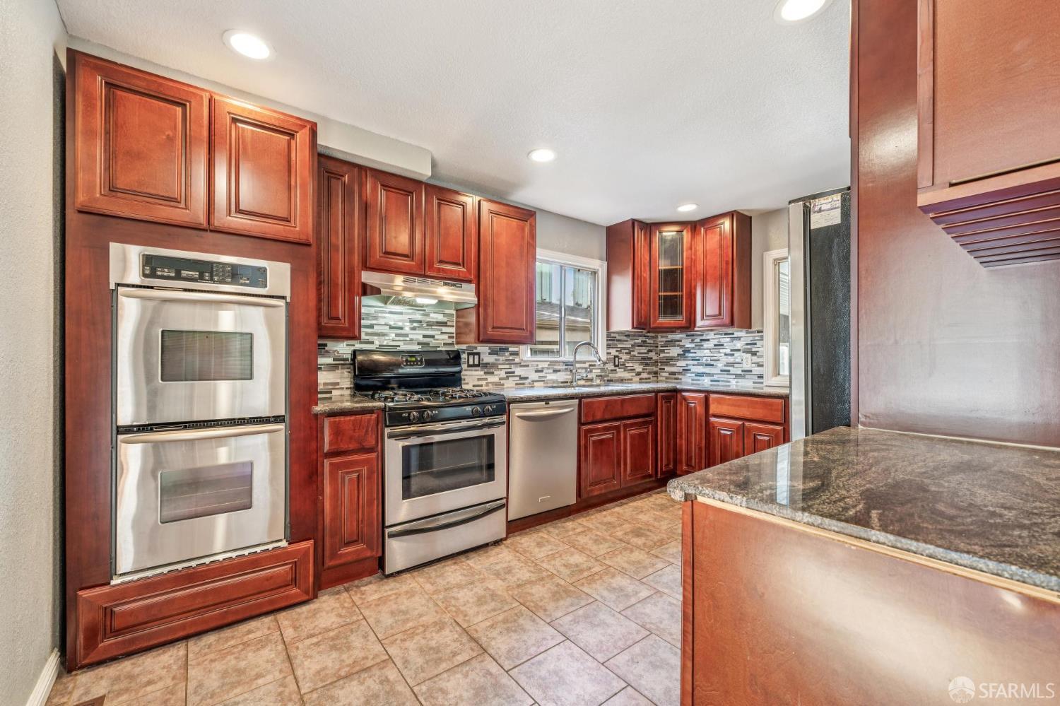 Detail Gallery Image 14 of 66 For 127 Grove St, Richmond,  CA 94804 - 3 Beds | 1/1 Baths