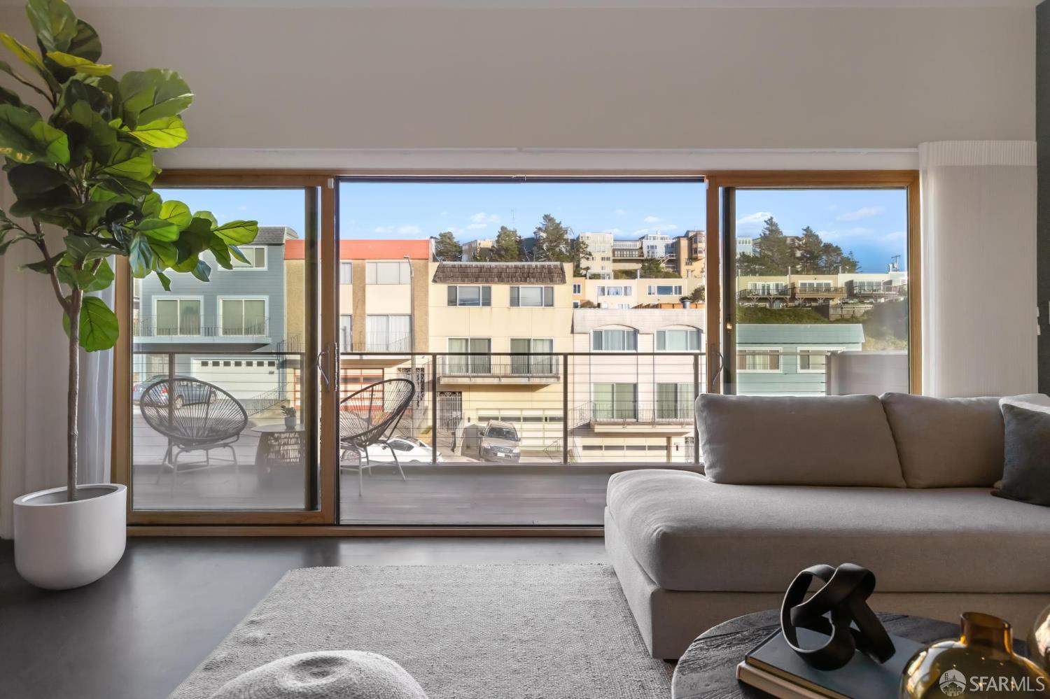 Detail Gallery Image 9 of 82 For 2123 Funston Ave, San Francisco,  CA 94116 - 4 Beds | 3/1 Baths