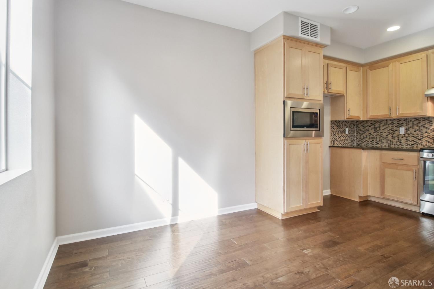 Detail Gallery Image 14 of 41 For 1297 Coyote Creek Way, Milpitas,  CA 95035 - 3 Beds | 2/1 Baths