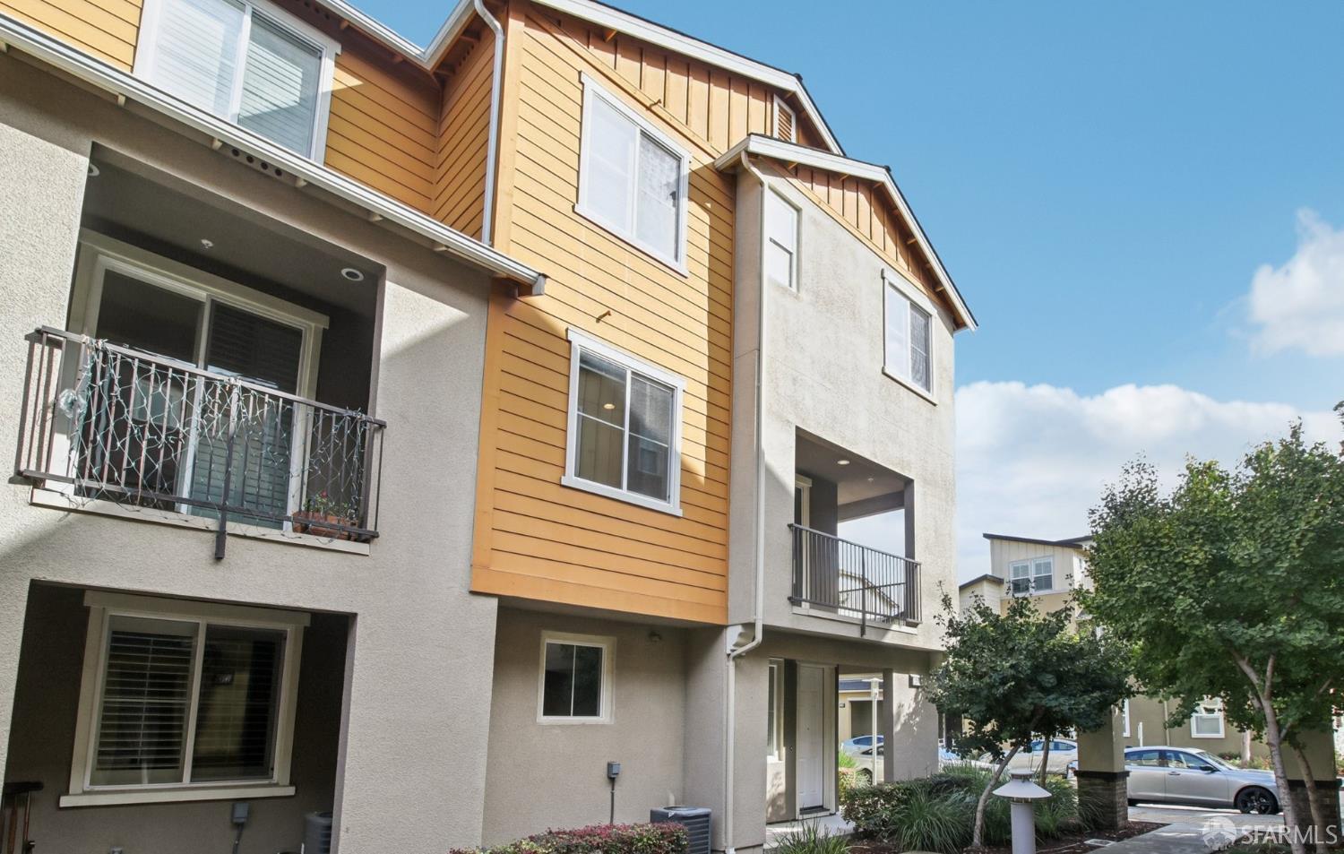 Detail Gallery Image 2 of 41 For 1297 Coyote Creek Way, Milpitas,  CA 95035 - 3 Beds | 2/1 Baths