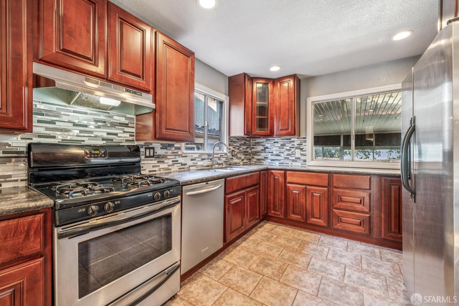 Detail Gallery Image 16 of 66 For 127 Grove St, Richmond,  CA 94804 - 3 Beds | 1/1 Baths