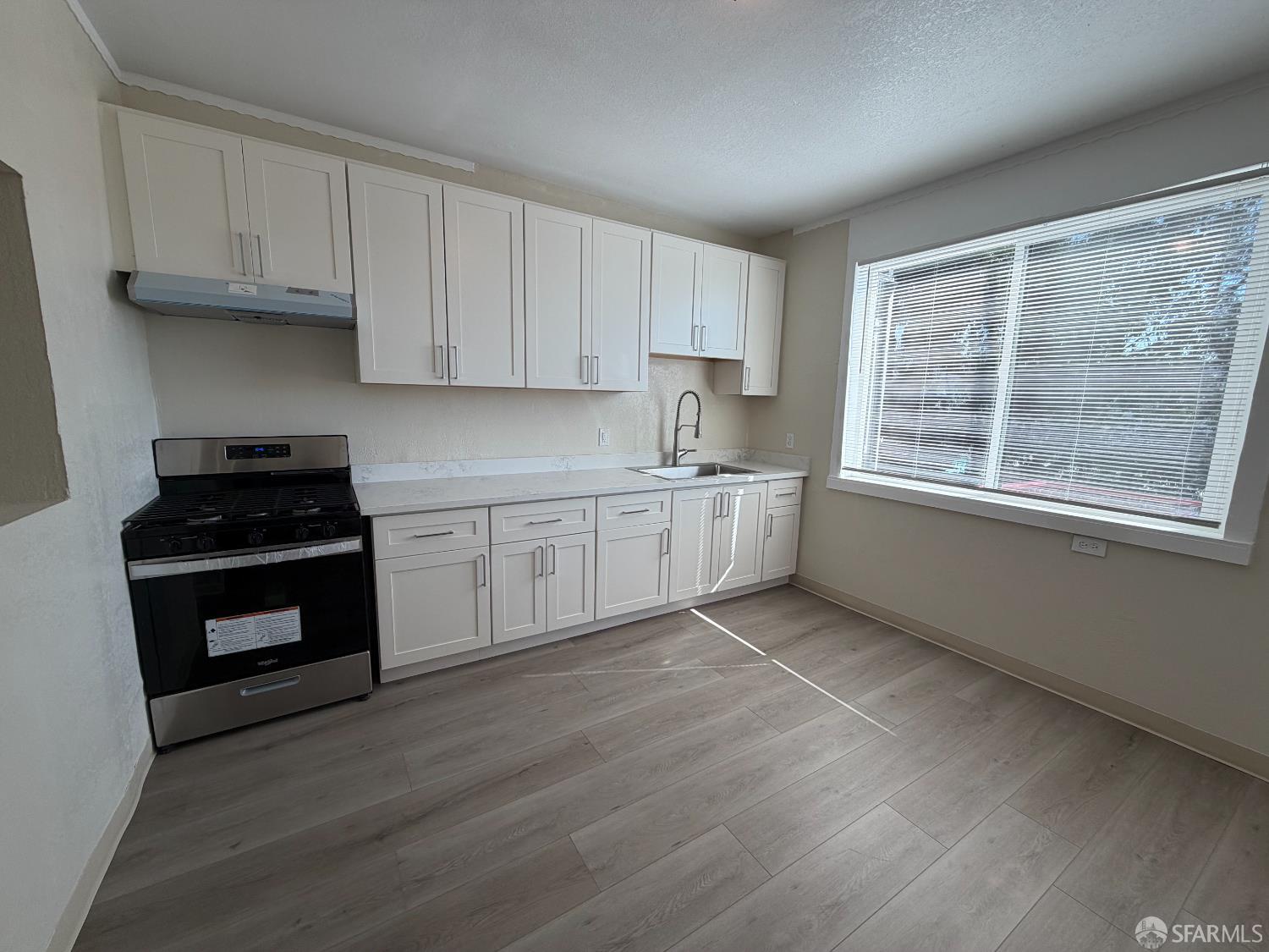 Detail Gallery Image 6 of 24 For 65 Minerva St, San Francisco,  CA 94112 - 3 Beds | 1 Baths