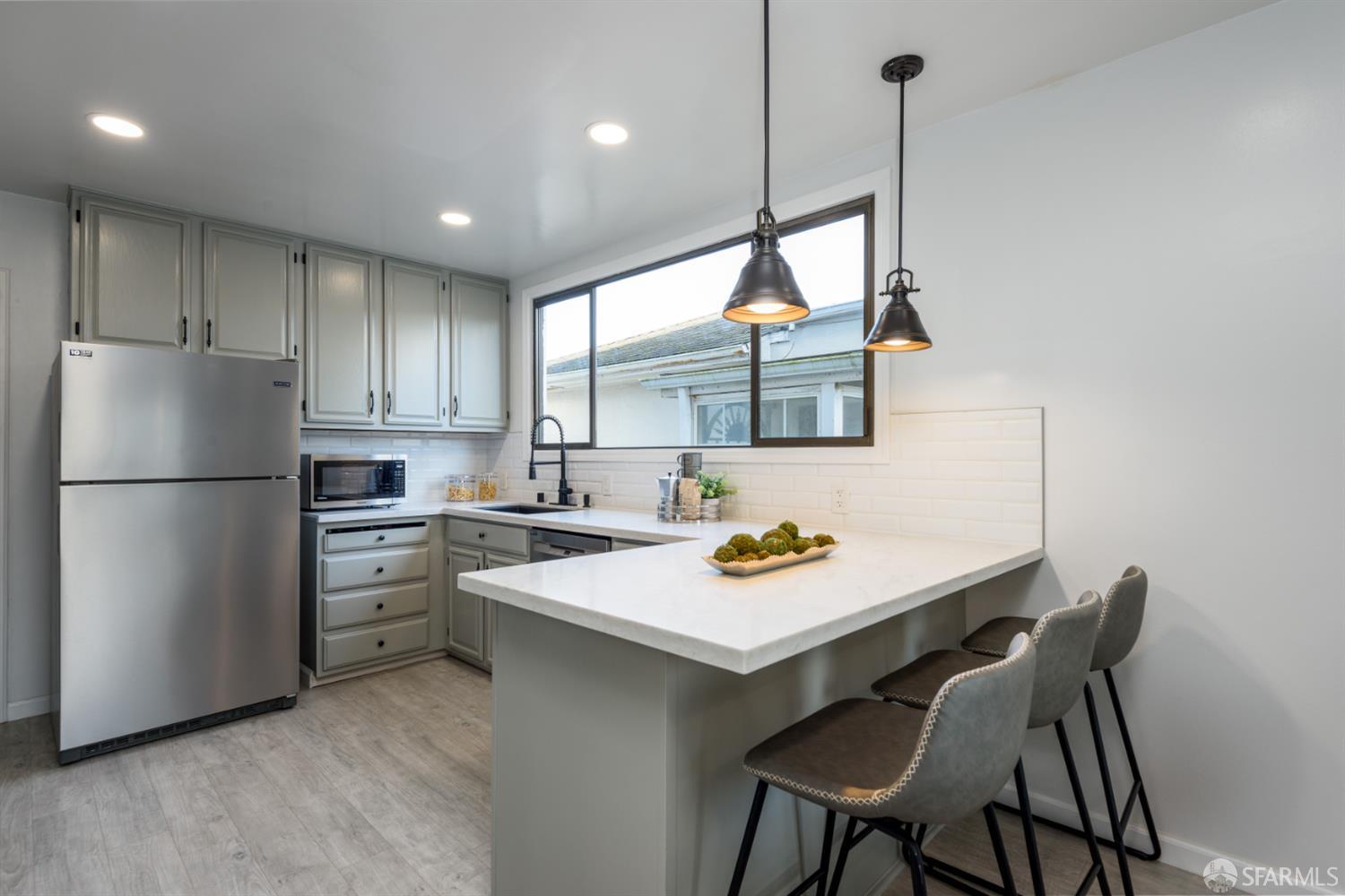 Detail Gallery Image 7 of 25 For 691 Stoneyford Dr, Daly City,  CA 94015 - 6 Beds | 3 Baths