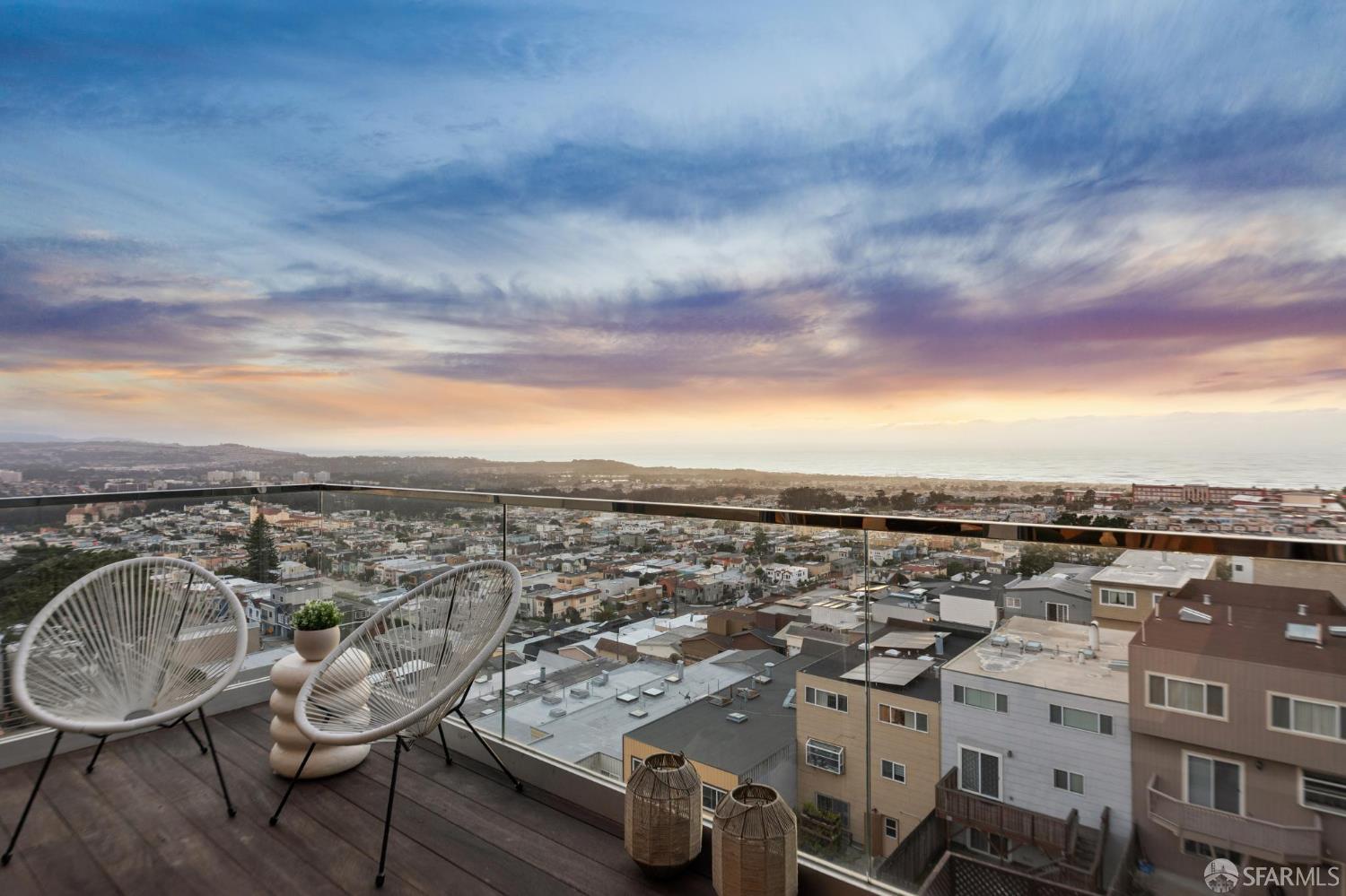 Detail Gallery Image 2 of 82 For 2123 Funston Ave, San Francisco,  CA 94116 - 4 Beds | 3/1 Baths