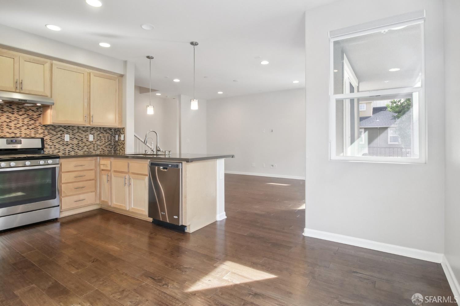 Detail Gallery Image 12 of 41 For 1297 Coyote Creek Way, Milpitas,  CA 95035 - 3 Beds | 2/1 Baths