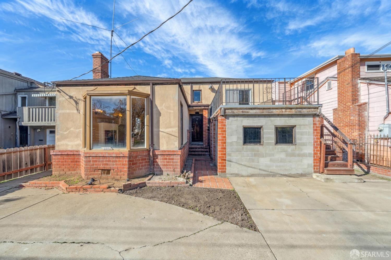 Detail Gallery Image 4 of 66 For 127 Grove St, Richmond,  CA 94804 - 3 Beds | 1/1 Baths