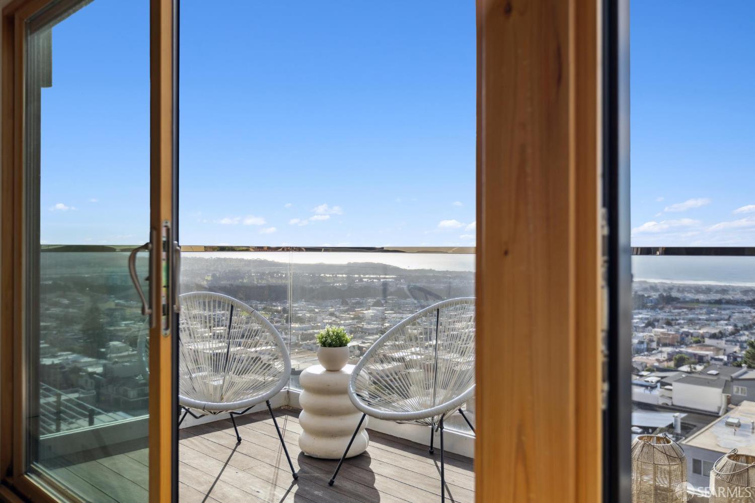 Detail Gallery Image 33 of 82 For 2123 Funston Ave, San Francisco,  CA 94116 - 4 Beds | 3/1 Baths