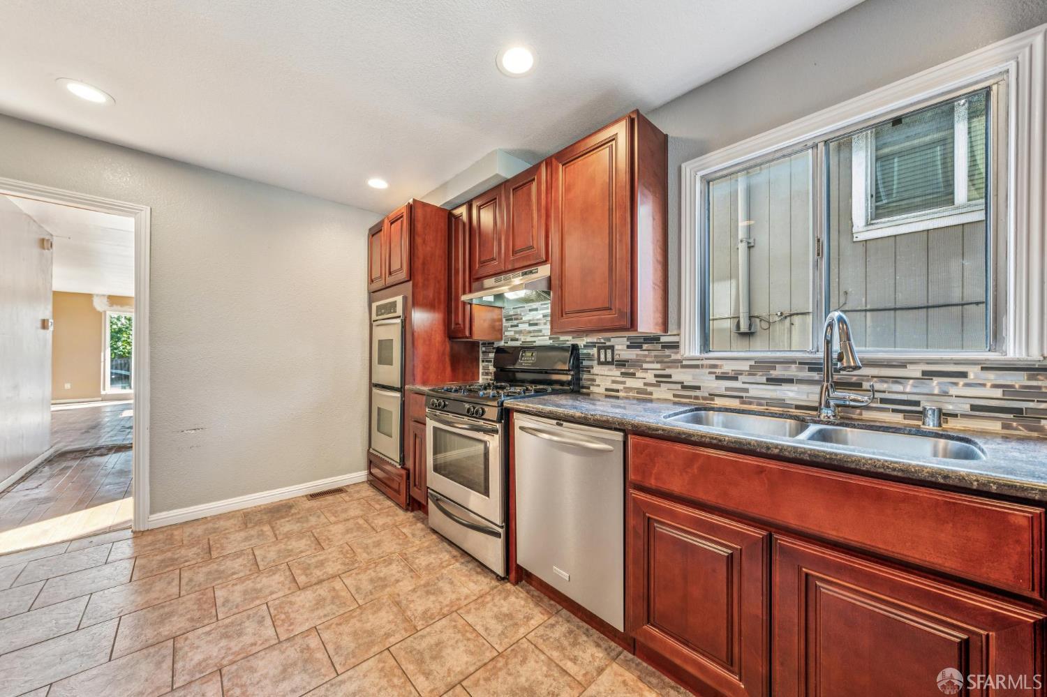 Detail Gallery Image 18 of 66 For 127 Grove St, Richmond,  CA 94804 - 3 Beds | 1/1 Baths