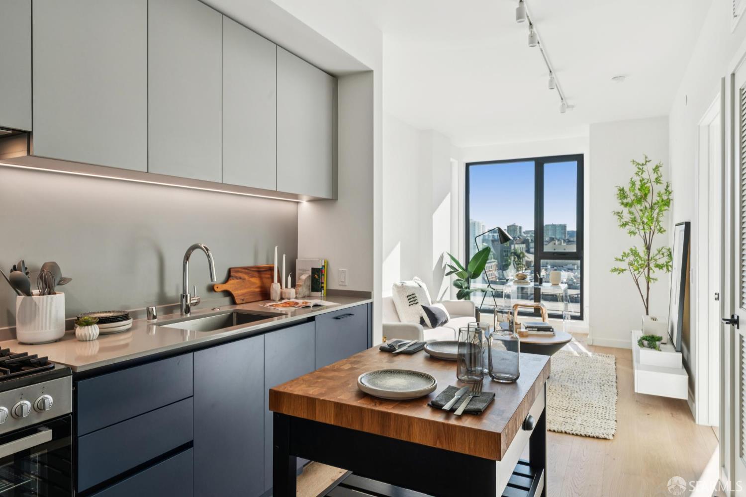 Photo #2: 425088840 Listing: Photo #2