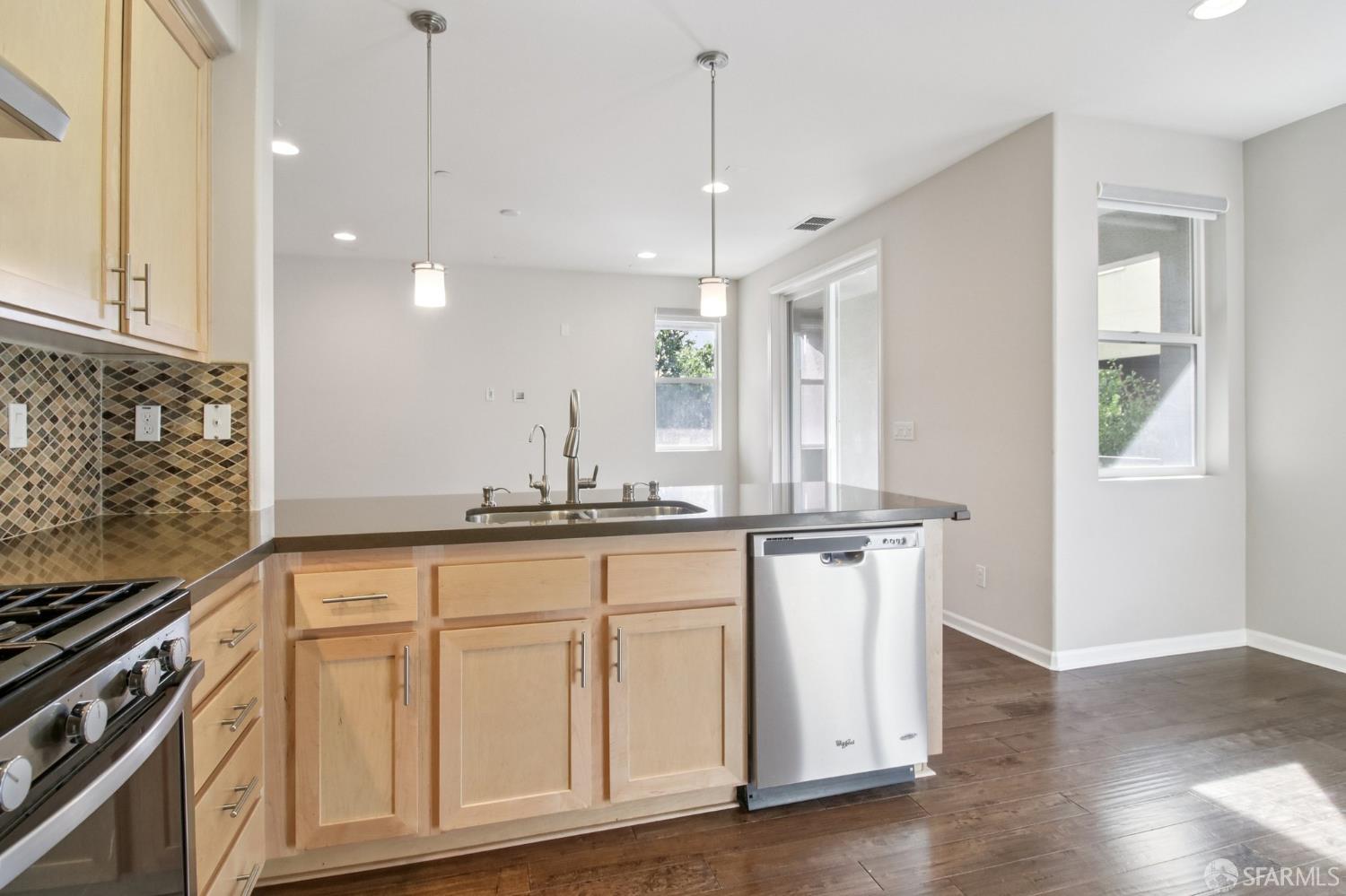 Detail Gallery Image 11 of 41 For 1297 Coyote Creek Way, Milpitas,  CA 95035 - 3 Beds | 2/1 Baths