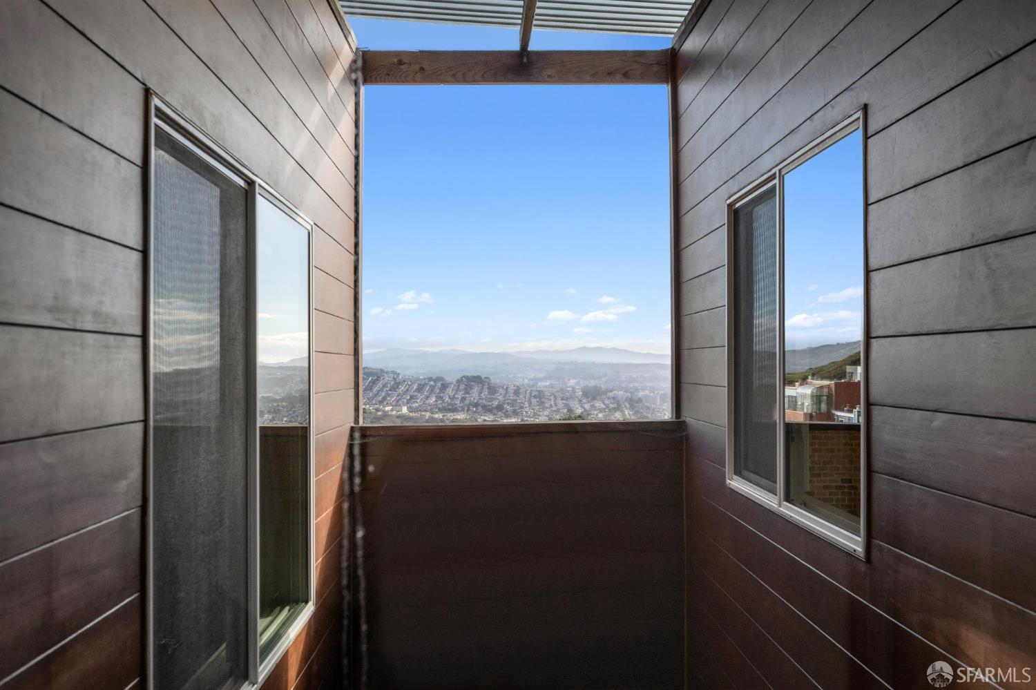 Detail Gallery Image 13 of 82 For 2123 Funston Ave, San Francisco,  CA 94116 - 4 Beds | 3/1 Baths