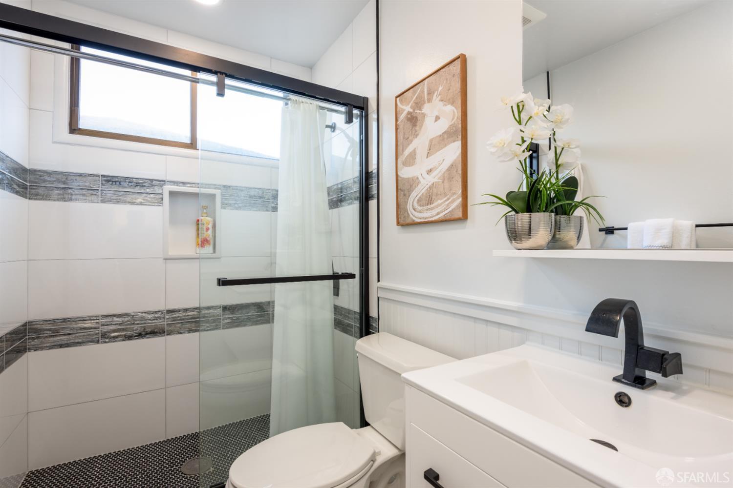 Detail Gallery Image 15 of 25 For 691 Stoneyford Dr, Daly City,  CA 94015 - 6 Beds | 3 Baths