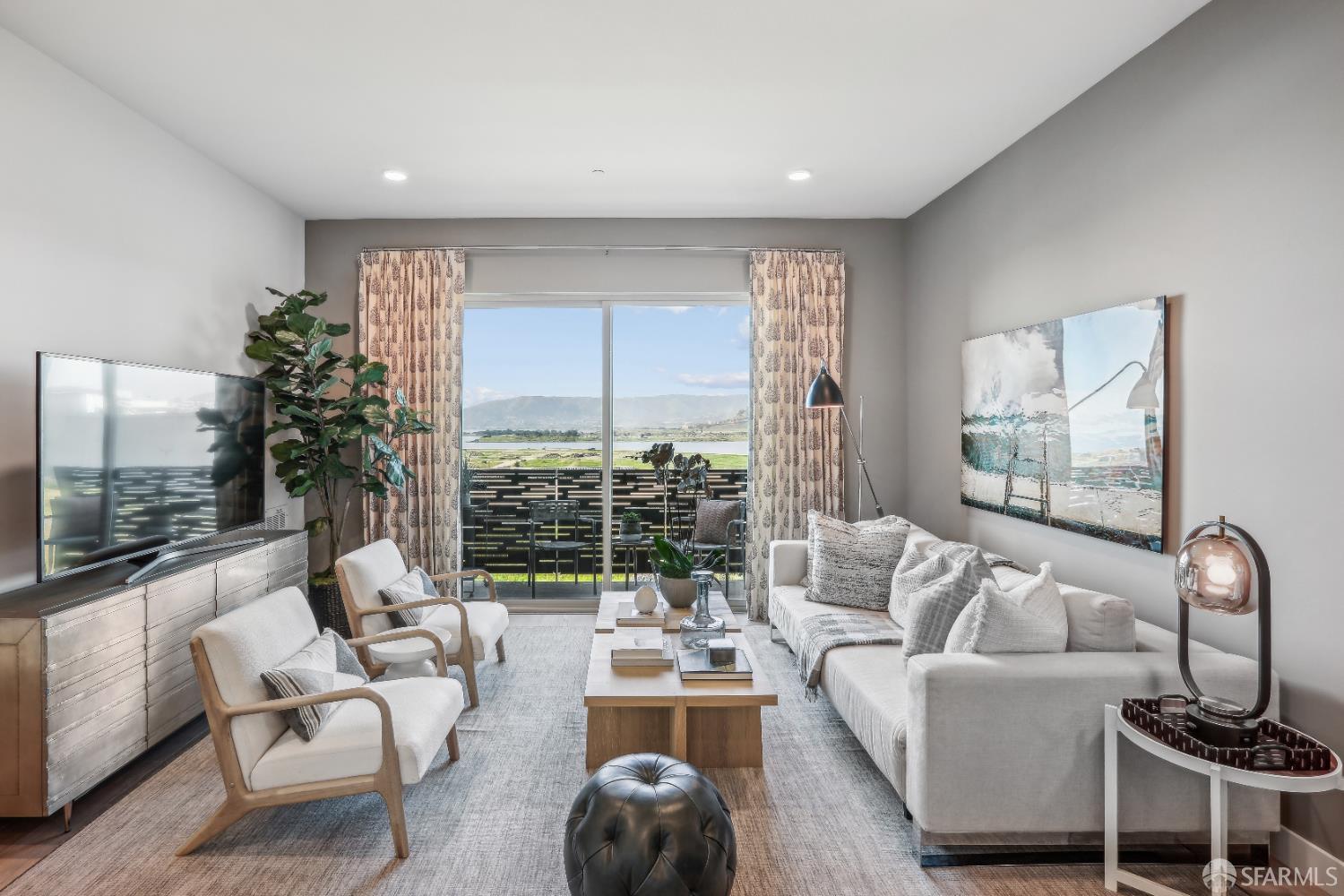 Detail Gallery Image 2 of 14 For 87 Kirkwood Ave, San Francisco,  CA 94124 - 3 Beds | 2/1 Baths