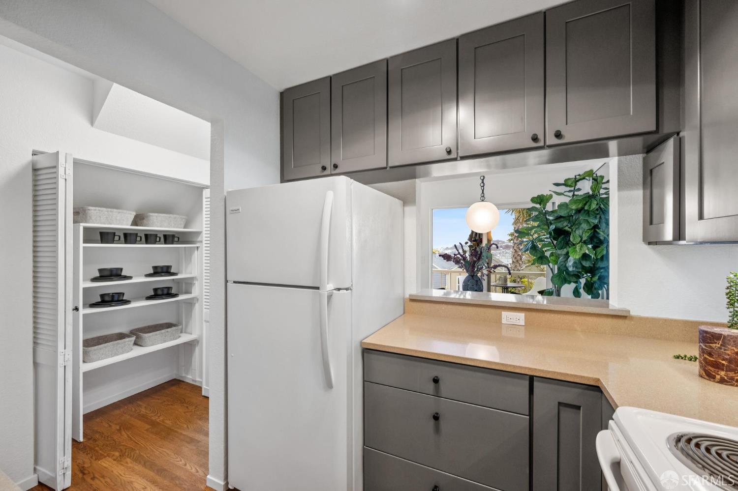 Detail Gallery Image 13 of 41 For 11 Littlefield Ter, San Francisco,  CA 94107 - 3 Beds | 1 Baths