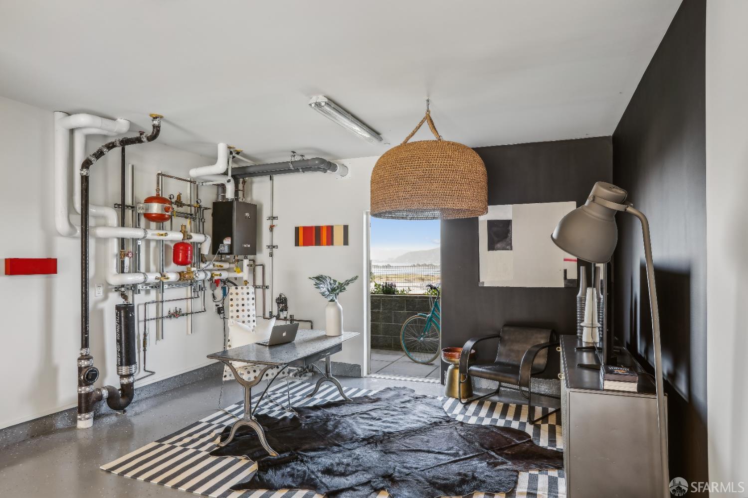 Detail Gallery Image 10 of 14 For 87 Kirkwood Ave, San Francisco,  CA 94124 - 3 Beds | 2/1 Baths