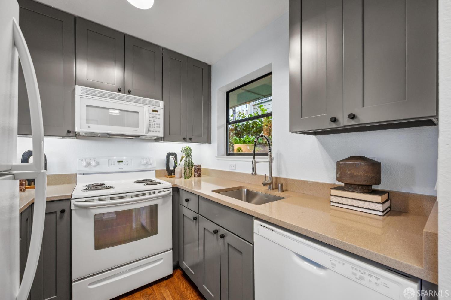 Detail Gallery Image 12 of 41 For 11 Littlefield Ter, San Francisco,  CA 94107 - 3 Beds | 1 Baths