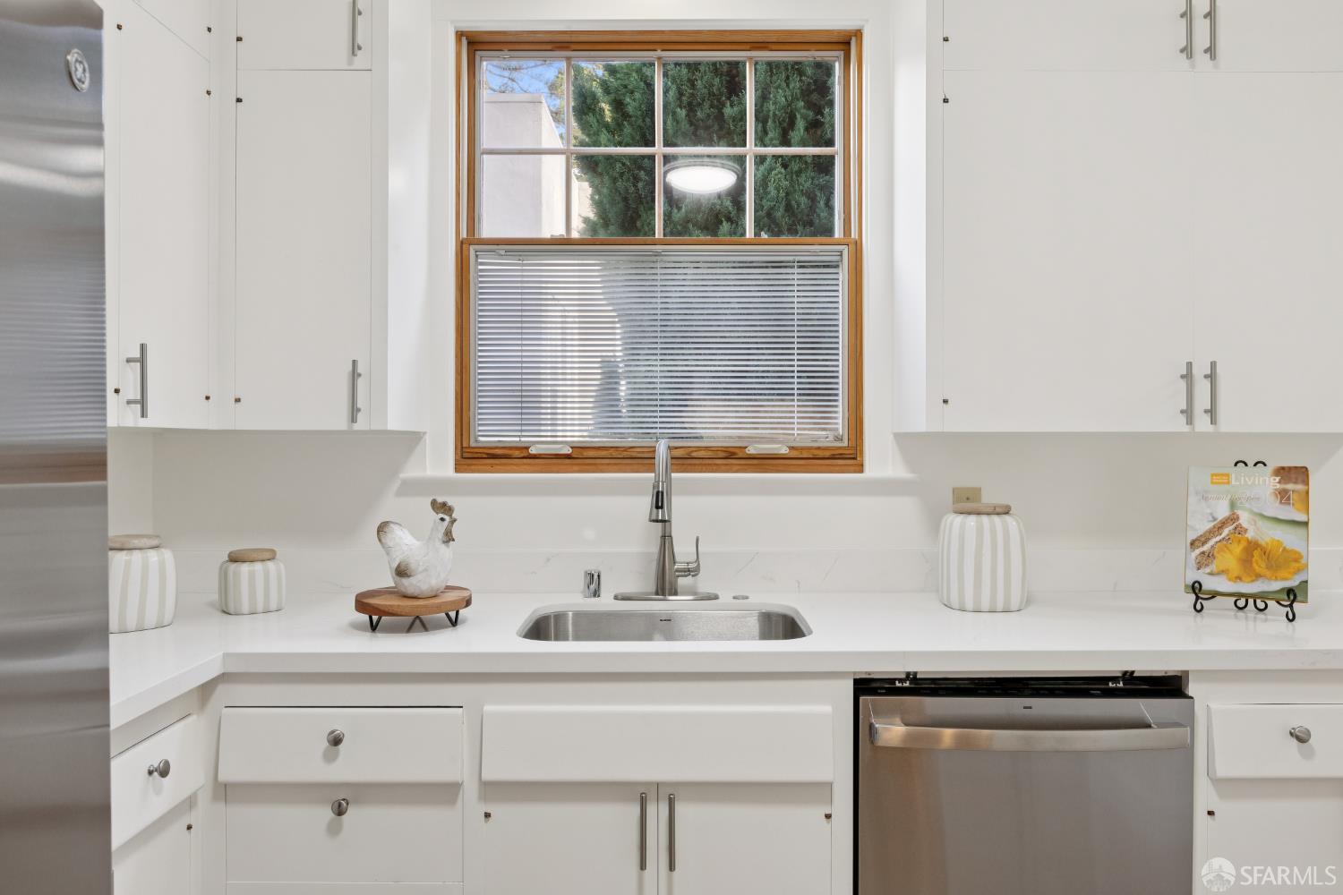 Detail Gallery Image 11 of 33 For 1316 Castillo Ave, Burlingame,  CA 94010 - 3 Beds | 2 Baths