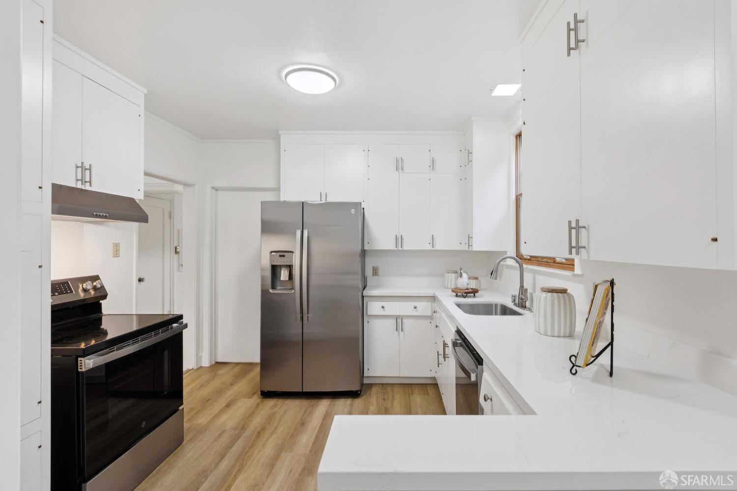 Detail Gallery Image 8 of 33 For 1316 Castillo Ave, Burlingame,  CA 94010 - 3 Beds | 2 Baths