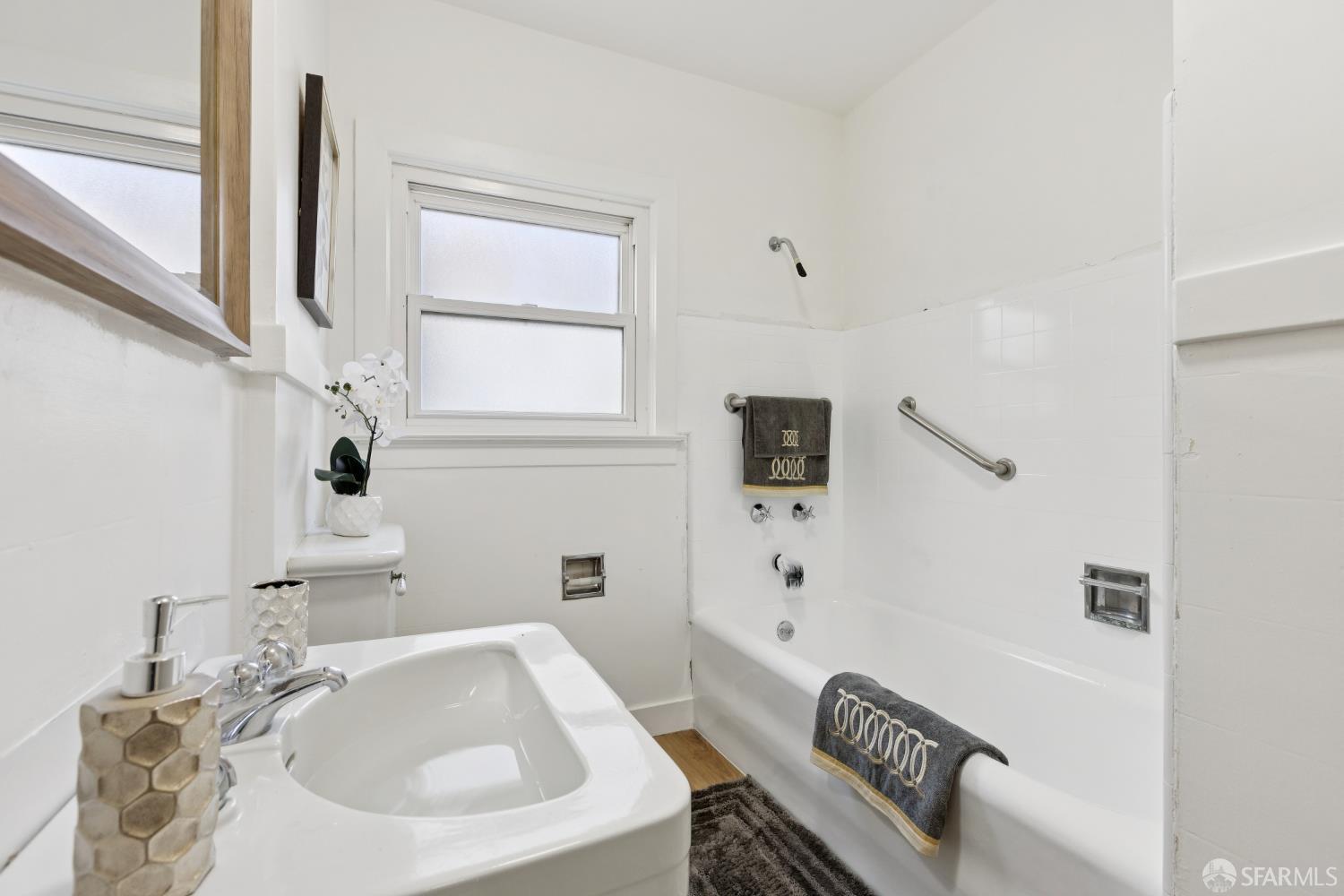 Detail Gallery Image 15 of 33 For 1316 Castillo Ave, Burlingame,  CA 94010 - 3 Beds | 2 Baths