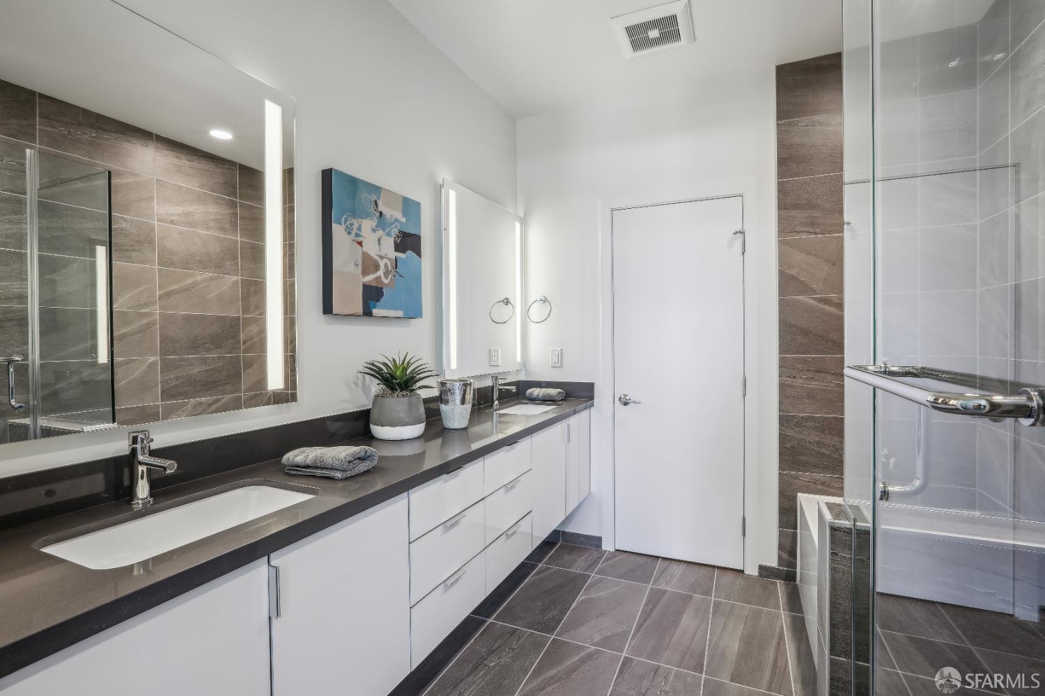 Detail Gallery Image 5 of 14 For 87 Kirkwood Ave, San Francisco,  CA 94124 - 3 Beds | 2/1 Baths