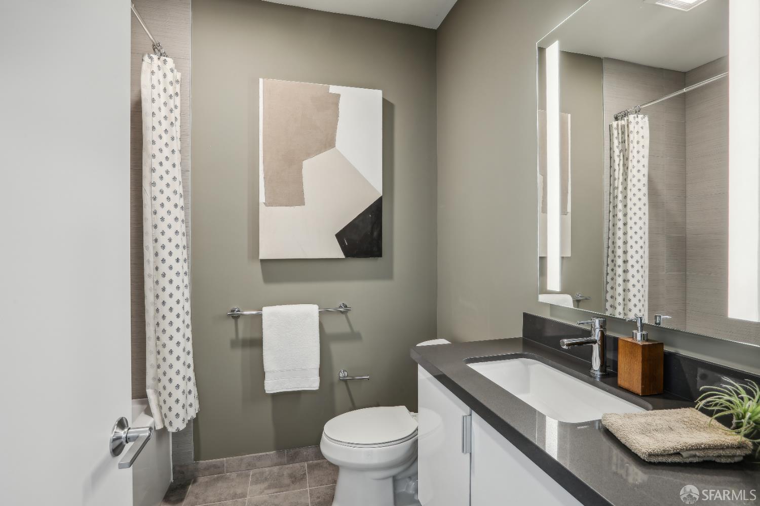 Detail Gallery Image 8 of 14 For 87 Kirkwood Ave, San Francisco,  CA 94124 - 3 Beds | 2/1 Baths