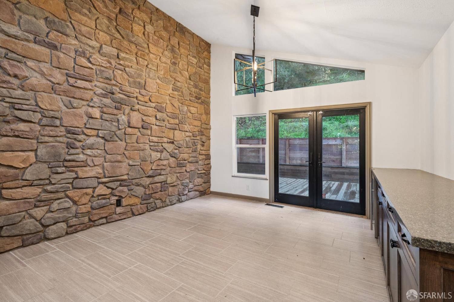 Detail Gallery Image 11 of 67 For 305 Lindsey Dr, Martinez,  CA 94553 - 4 Beds | 3/2 Baths