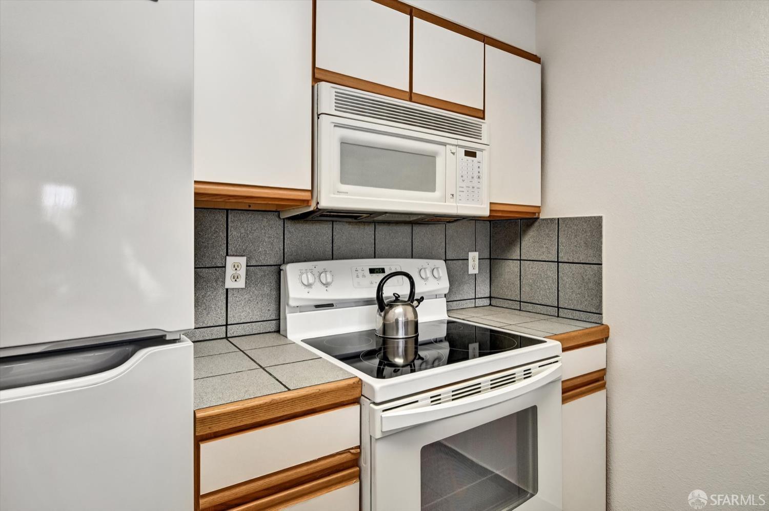 Detail Gallery Image 11 of 33 For 1678 Wallace Ave, San Francisco,  CA 94124 - 3 Beds | 2 Baths