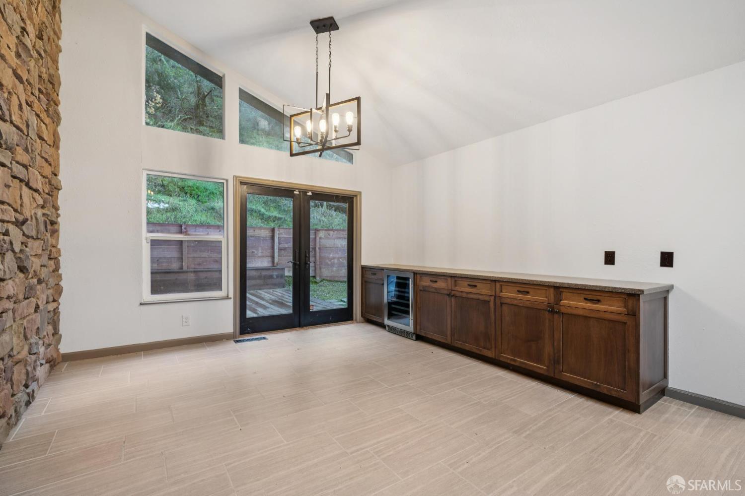 Detail Gallery Image 10 of 67 For 305 Lindsey Dr, Martinez,  CA 94553 - 4 Beds | 3/2 Baths