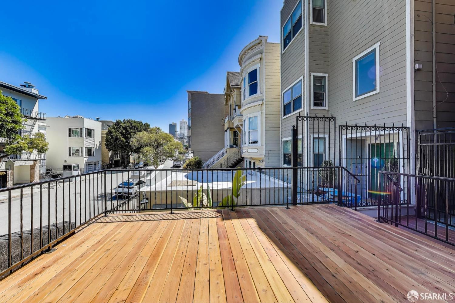 Detail Gallery Image 3 of 14 For 1623 Vallejo St #2,  San Francisco,  CA 94123 - 2 Beds | 2/1 Baths
