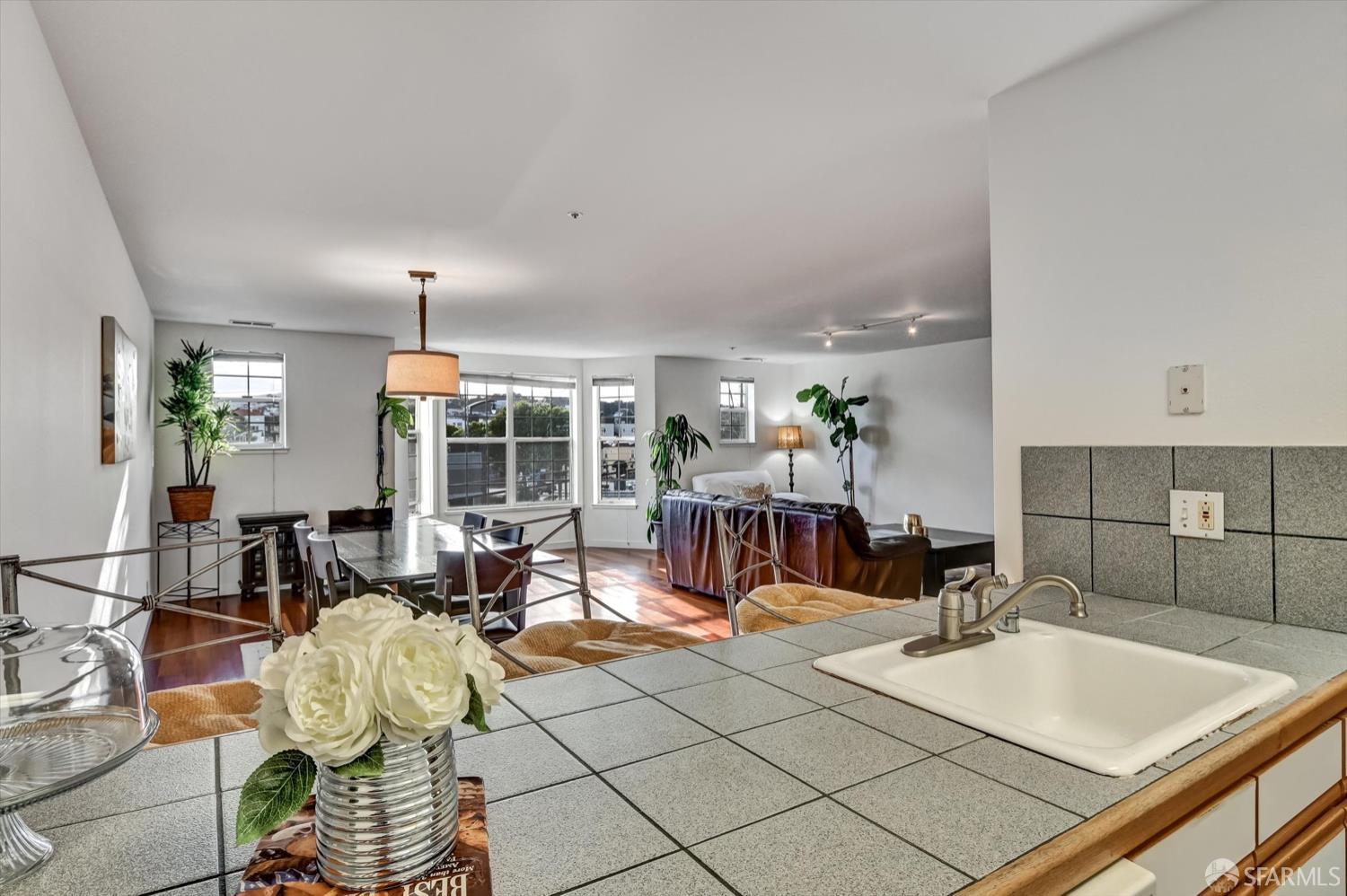 Detail Gallery Image 8 of 33 For 1678 Wallace Ave, San Francisco,  CA 94124 - 3 Beds | 2 Baths