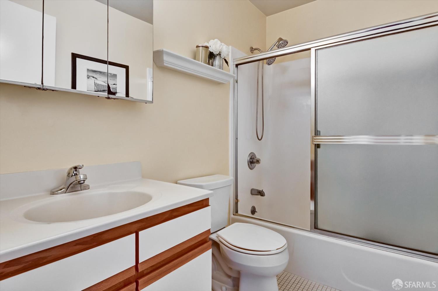 Detail Gallery Image 22 of 33 For 1678 Wallace Ave, San Francisco,  CA 94124 - 3 Beds | 2 Baths