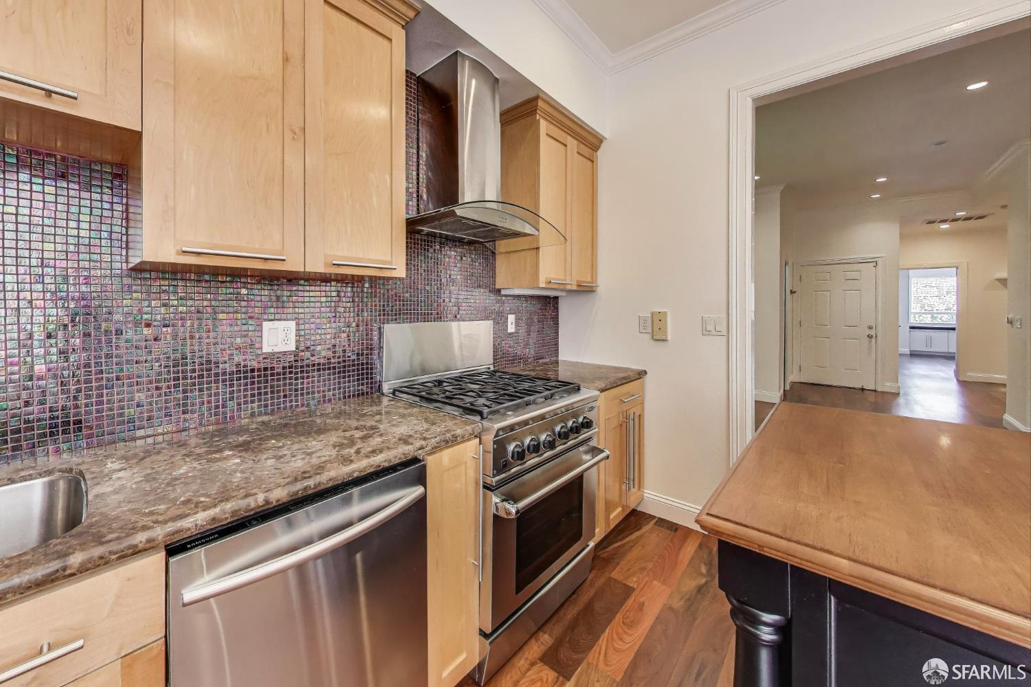 Detail Gallery Image 5 of 14 For 1623 Vallejo St #2,  San Francisco,  CA 94123 - 2 Beds | 2/1 Baths