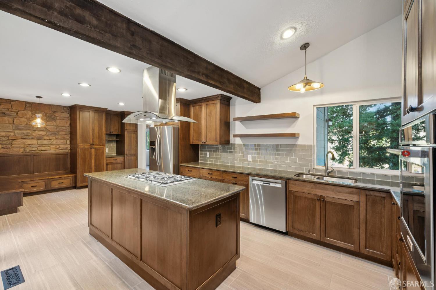 Detail Gallery Image 15 of 67 For 305 Lindsey Dr, Martinez,  CA 94553 - 4 Beds | 3/2 Baths