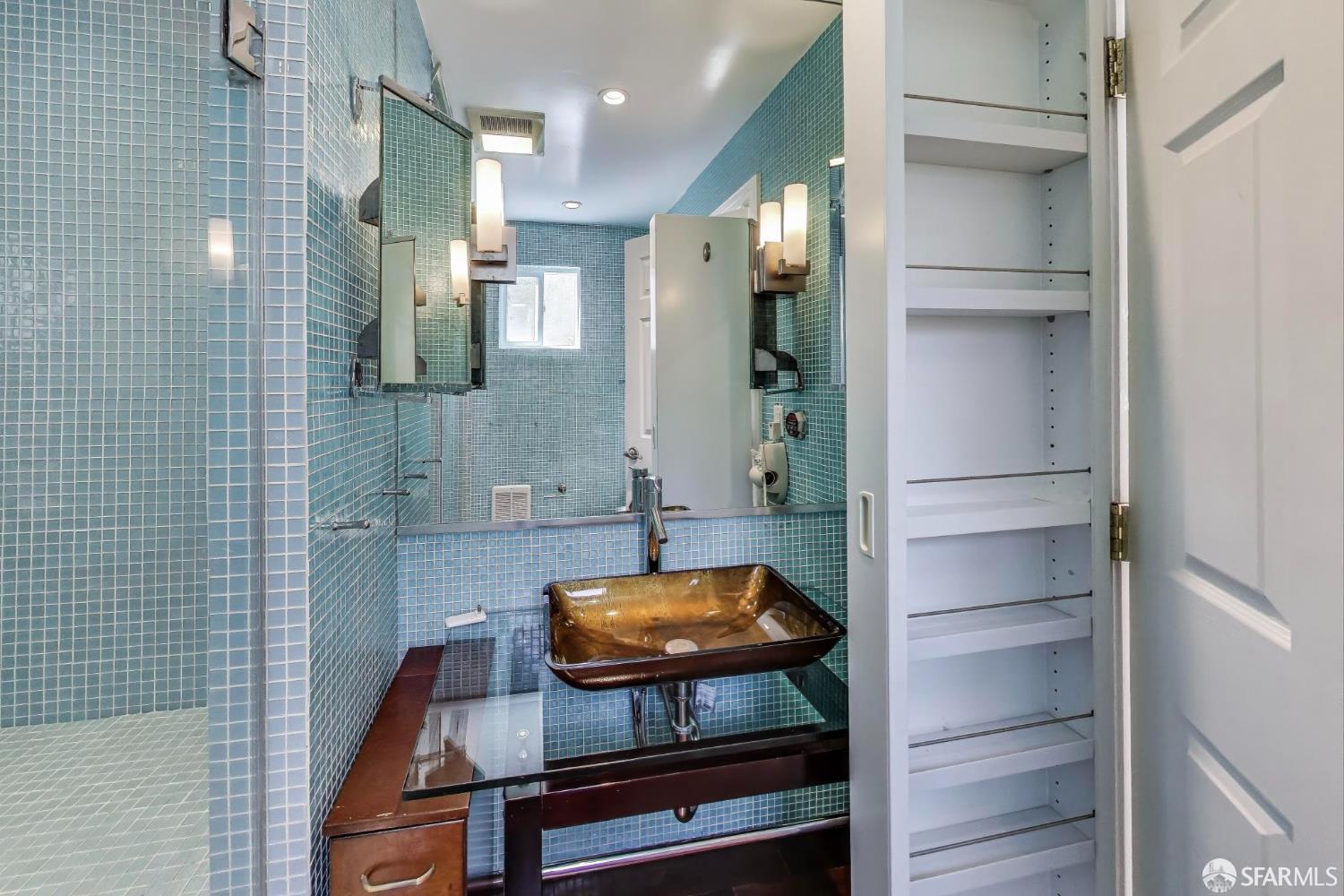 Detail Gallery Image 8 of 14 For 1623 Vallejo St #2,  San Francisco,  CA 94123 - 2 Beds | 2/1 Baths