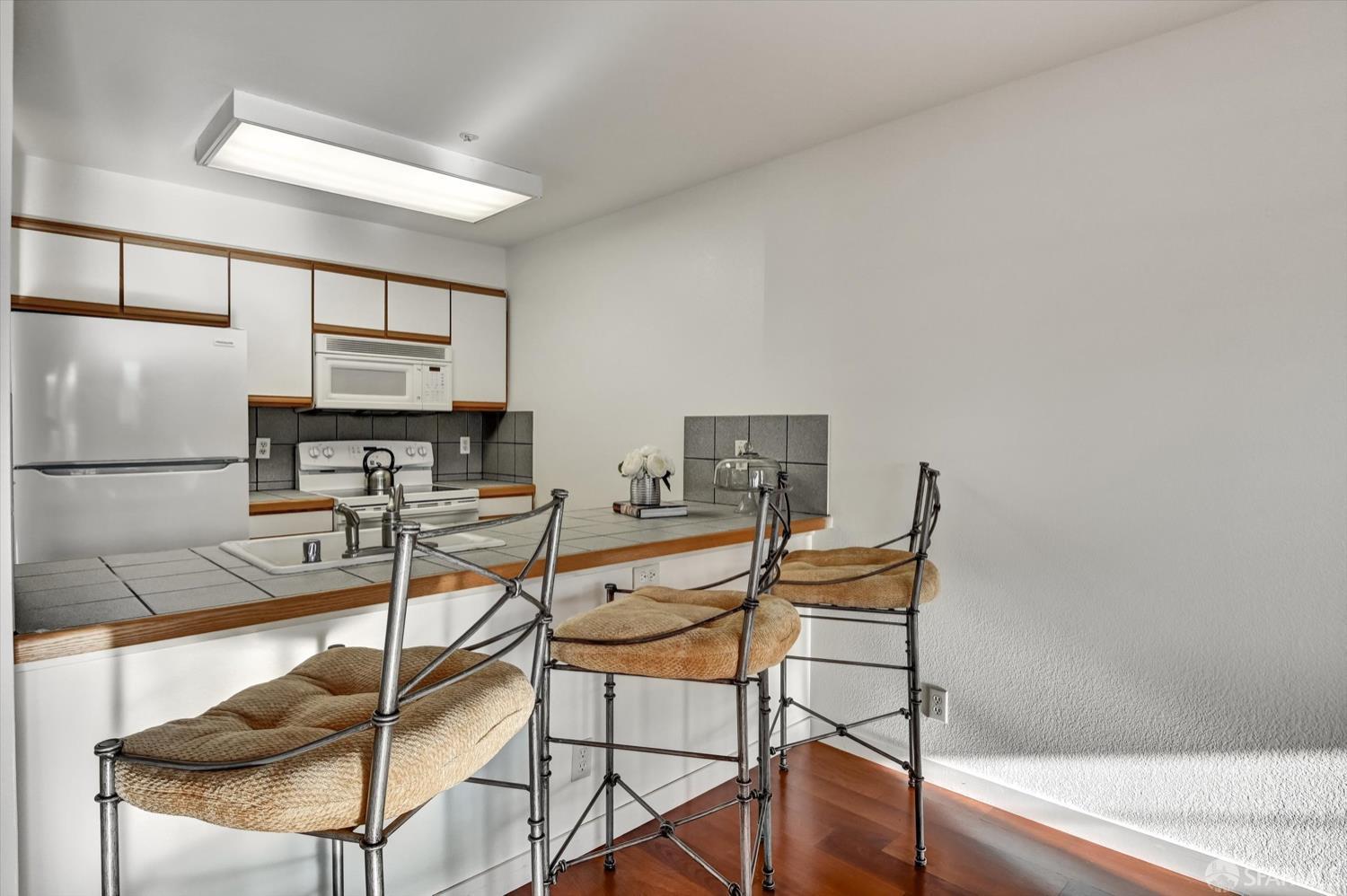 Detail Gallery Image 10 of 33 For 1678 Wallace Ave, San Francisco,  CA 94124 - 3 Beds | 2 Baths