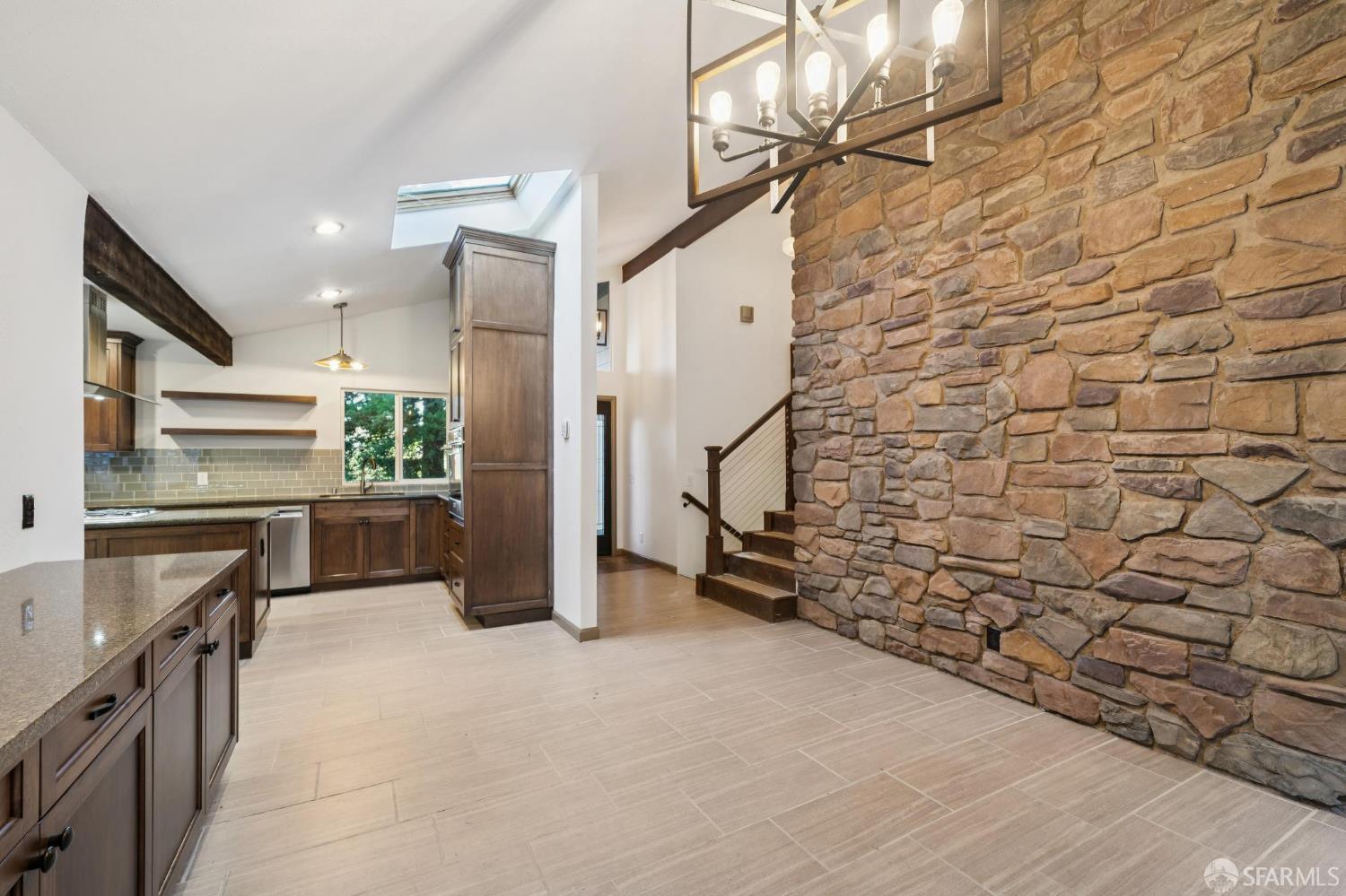 Detail Gallery Image 13 of 67 For 305 Lindsey Dr, Martinez,  CA 94553 - 4 Beds | 3/2 Baths