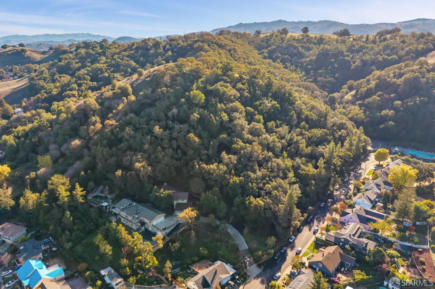 Detail Gallery Image 6 of 67 For 305 Lindsey Dr, Martinez,  CA 94553 - 4 Beds | 3/2 Baths