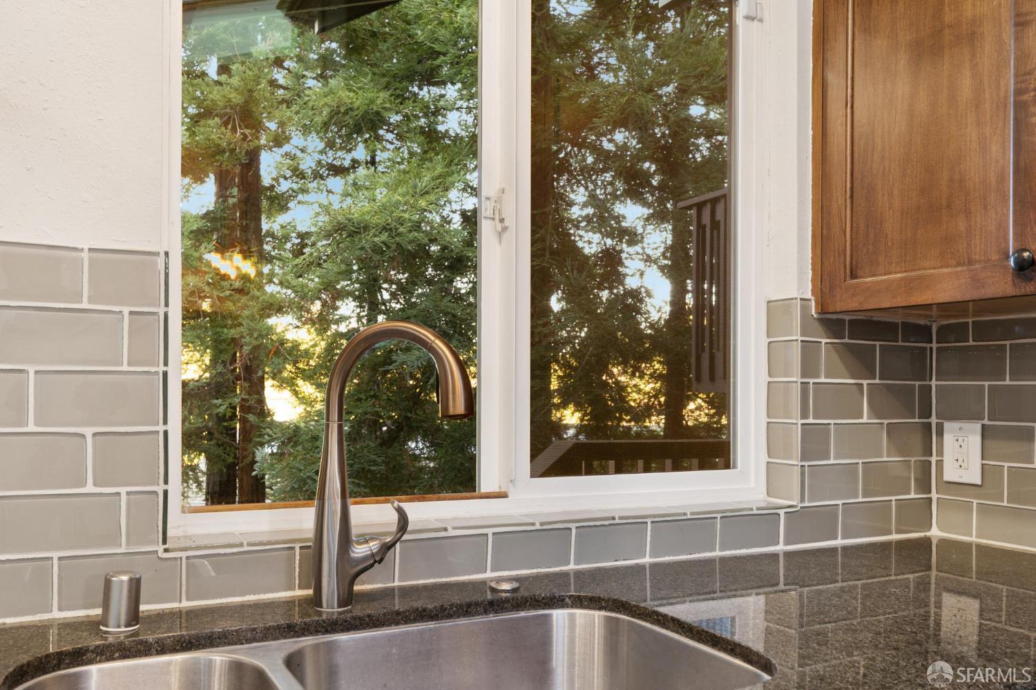 Detail Gallery Image 18 of 67 For 305 Lindsey Dr, Martinez,  CA 94553 - 4 Beds | 3/2 Baths