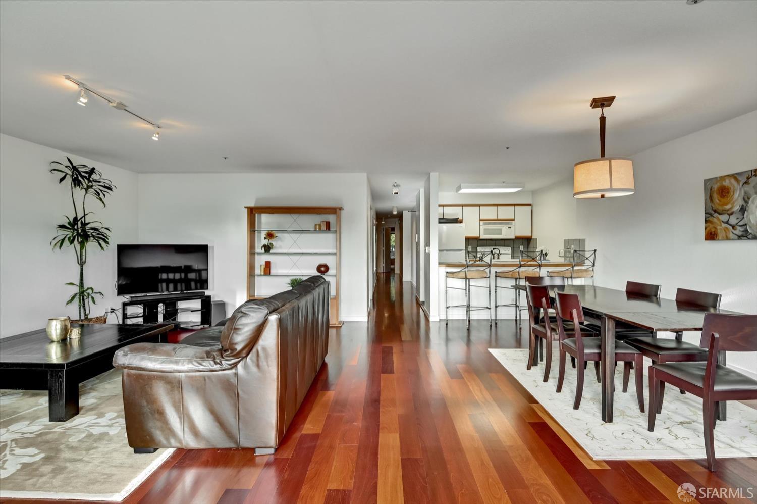 Detail Gallery Image 6 of 33 For 1678 Wallace Ave, San Francisco,  CA 94124 - 3 Beds | 2 Baths